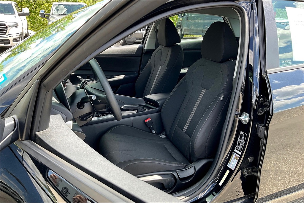 2022 Hyundai Elantra SE - Photo 9
