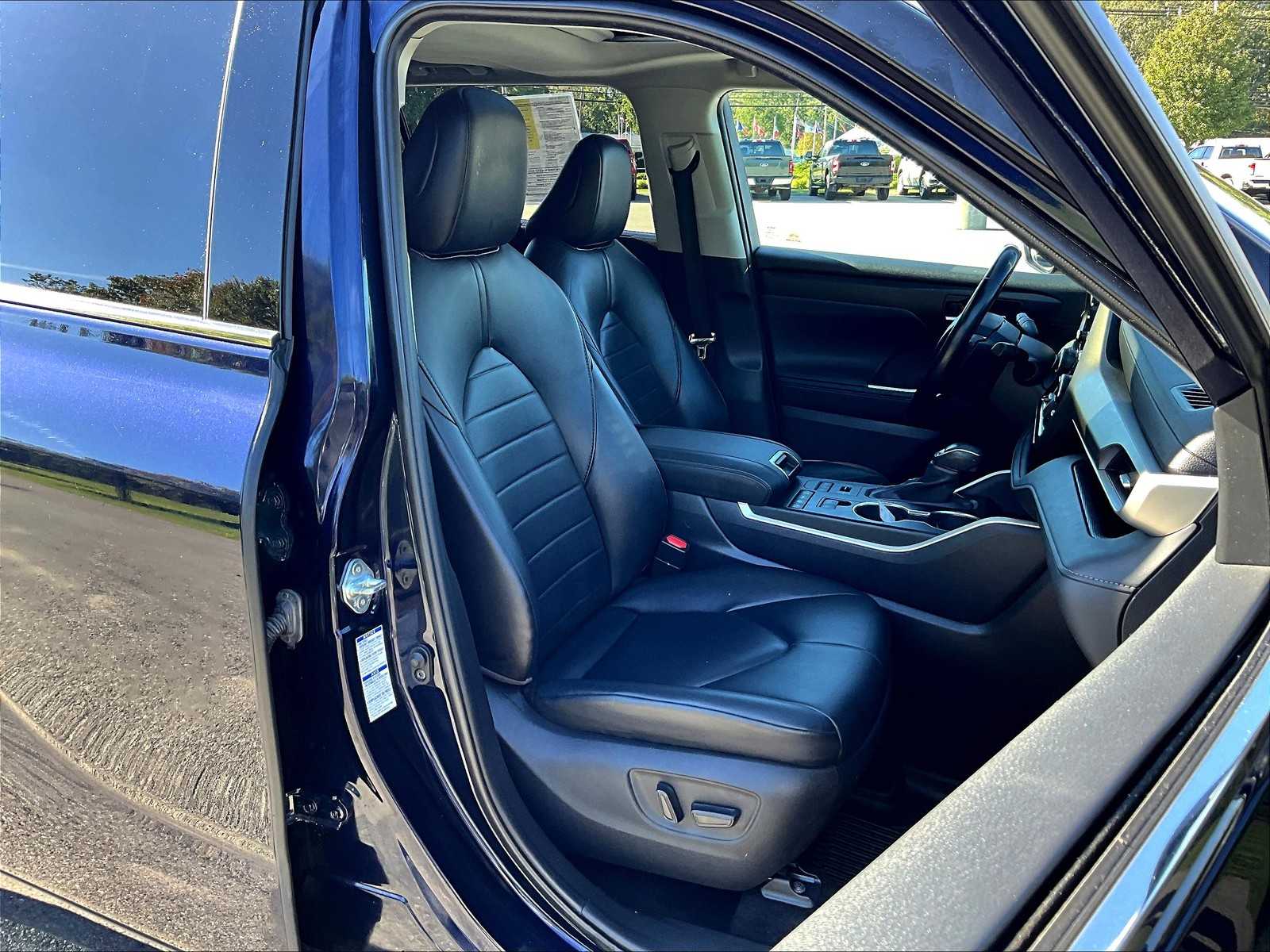 2020 Toyota Highlander XLE - Photo 11