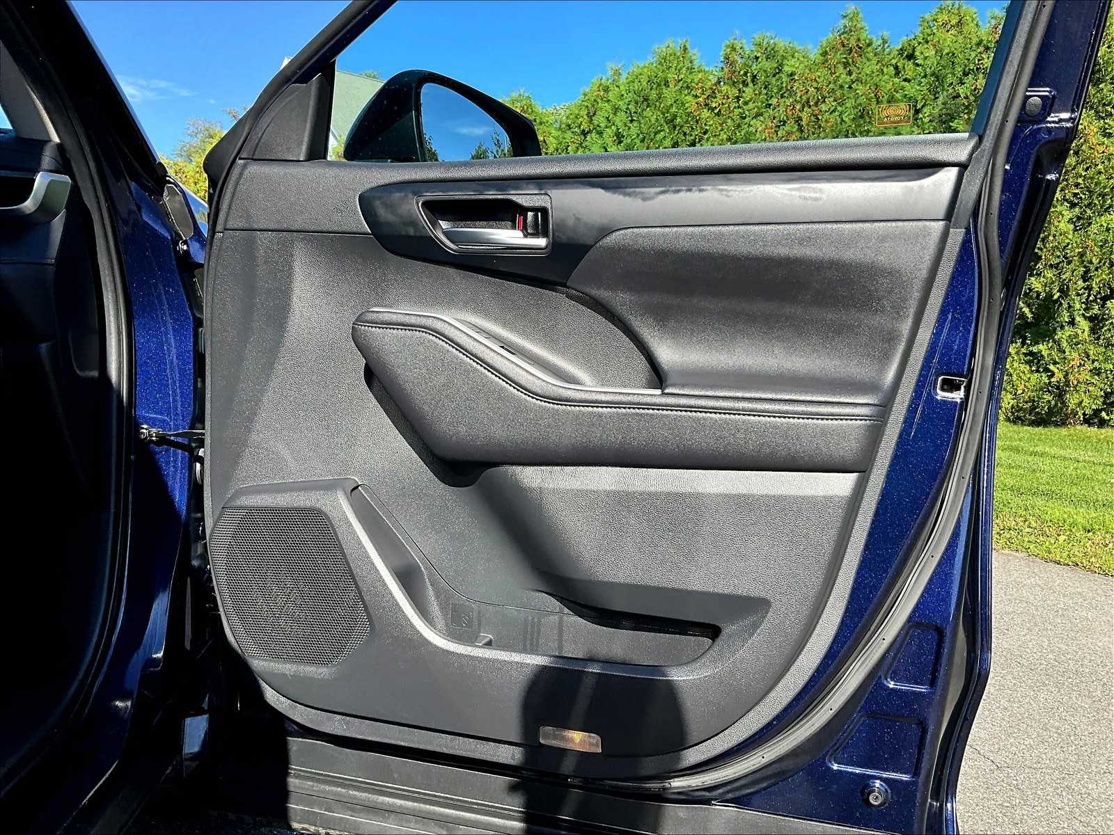 2020 Toyota Highlander XLE - Photo 12