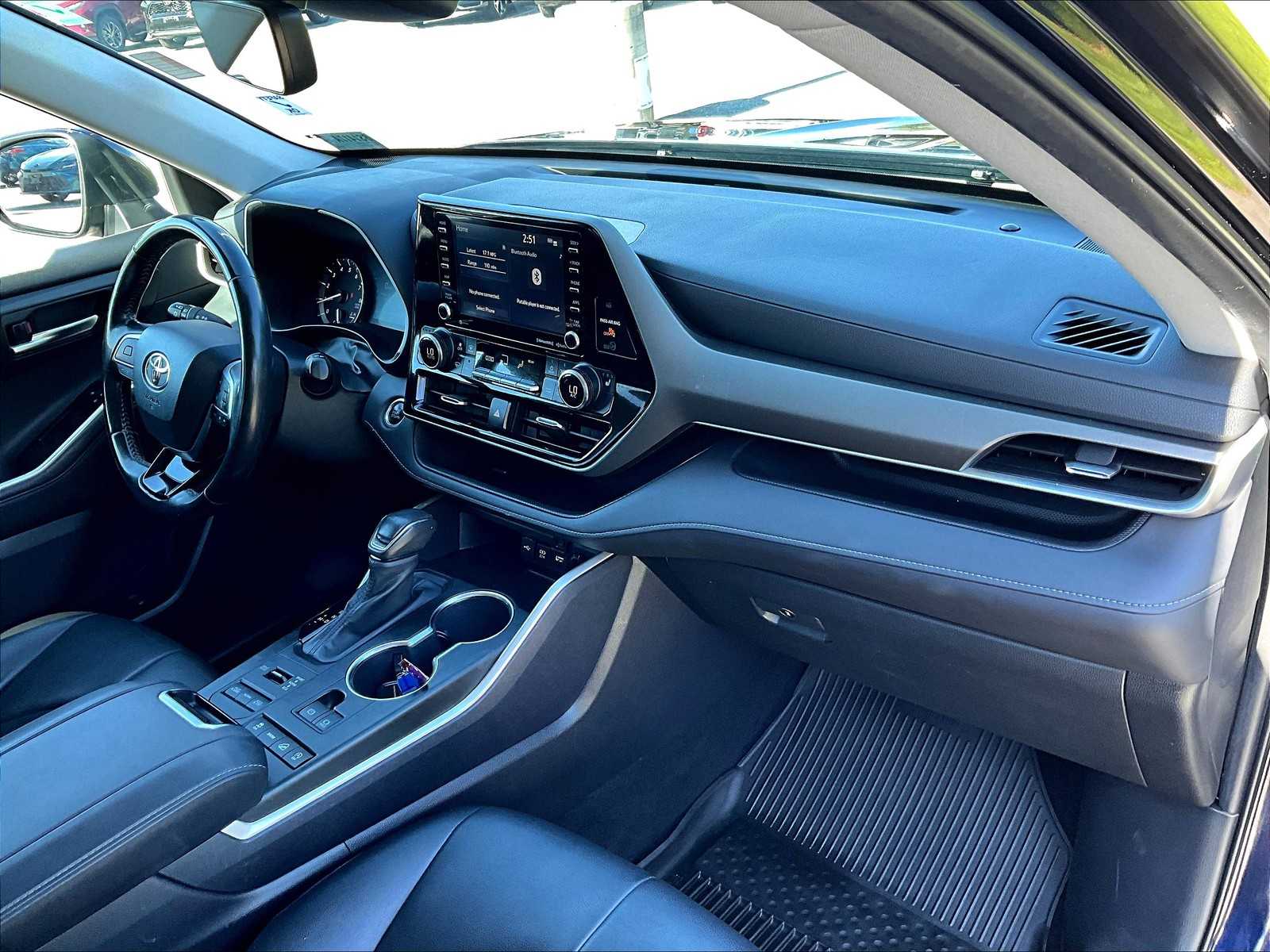 2020 Toyota Highlander XLE - Photo 14