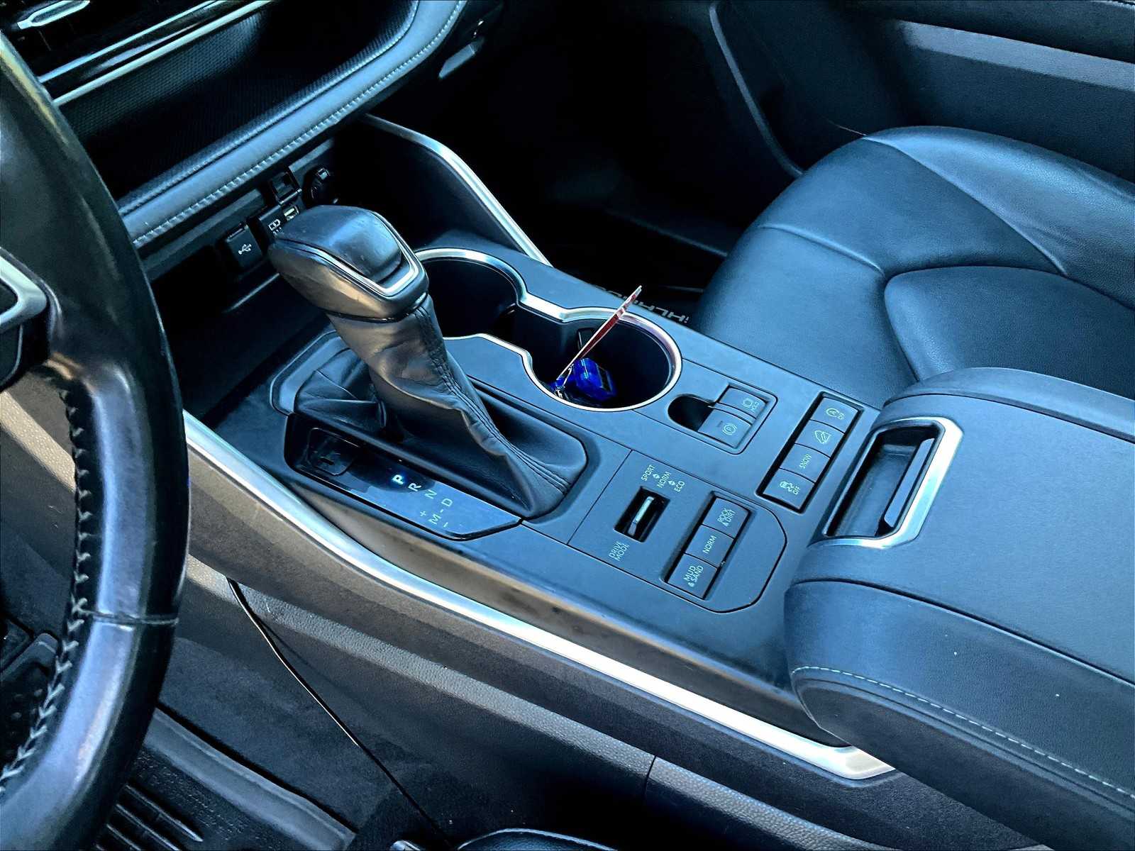 2020 Toyota Highlander XLE - Photo 21