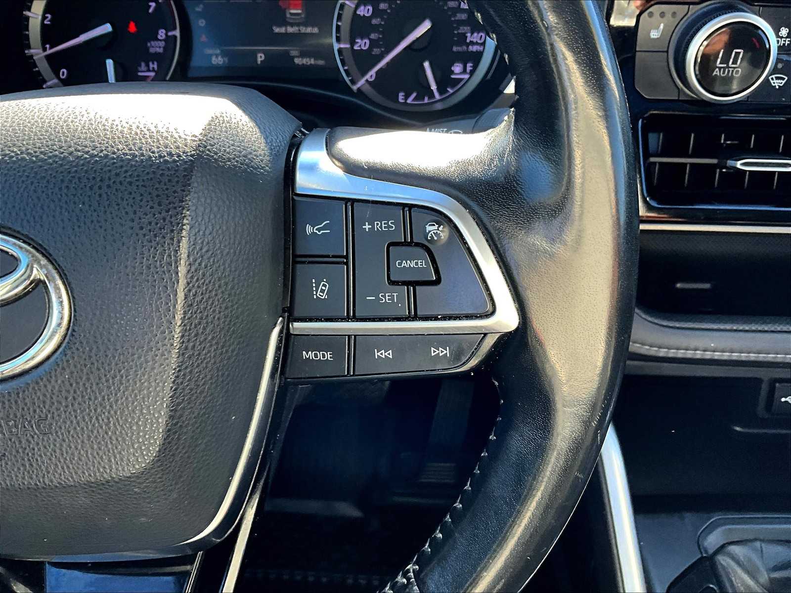 2020 Toyota Highlander XLE - Photo 25