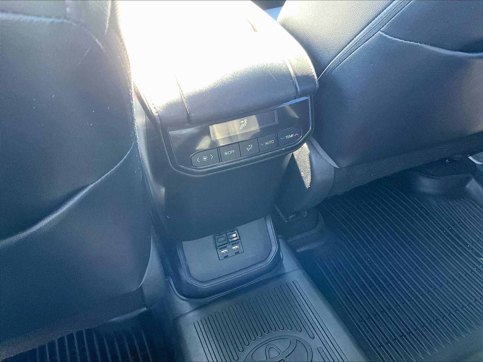 2020 Toyota Highlander XLE - Photo 29