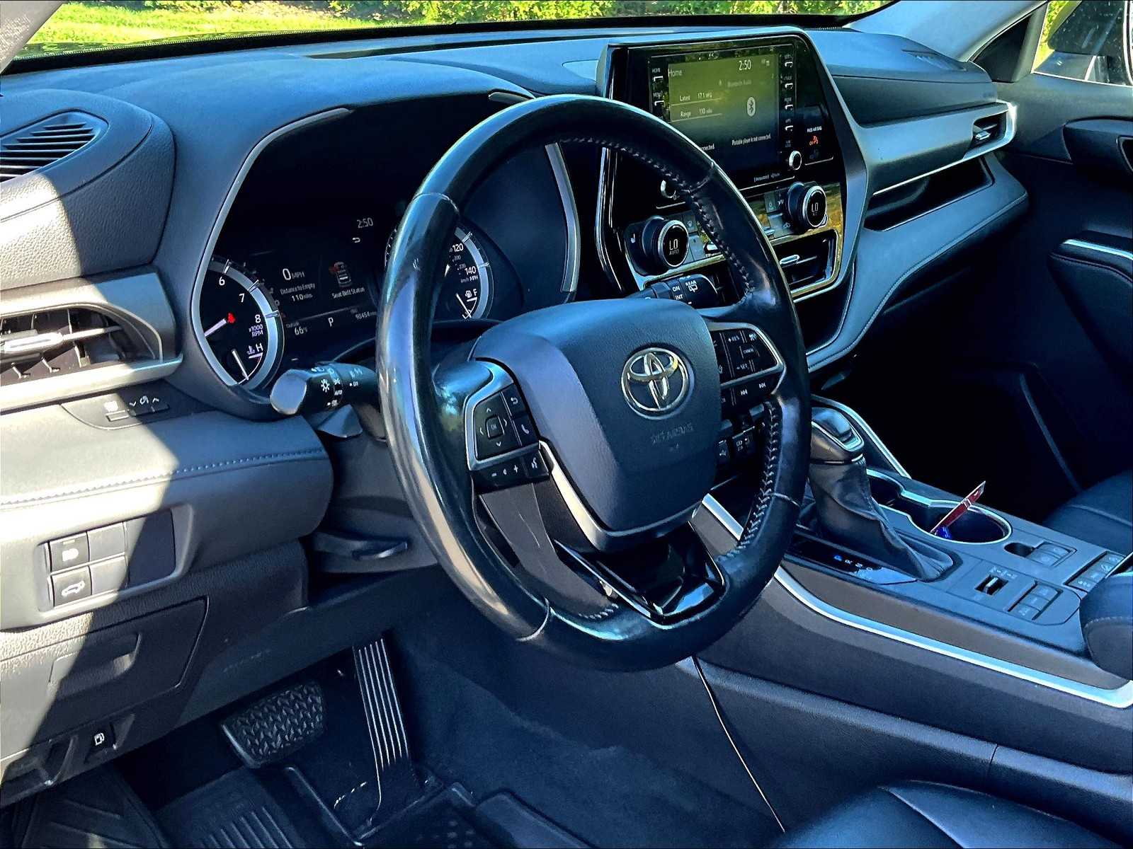2020 Toyota Highlander XLE - Photo 8