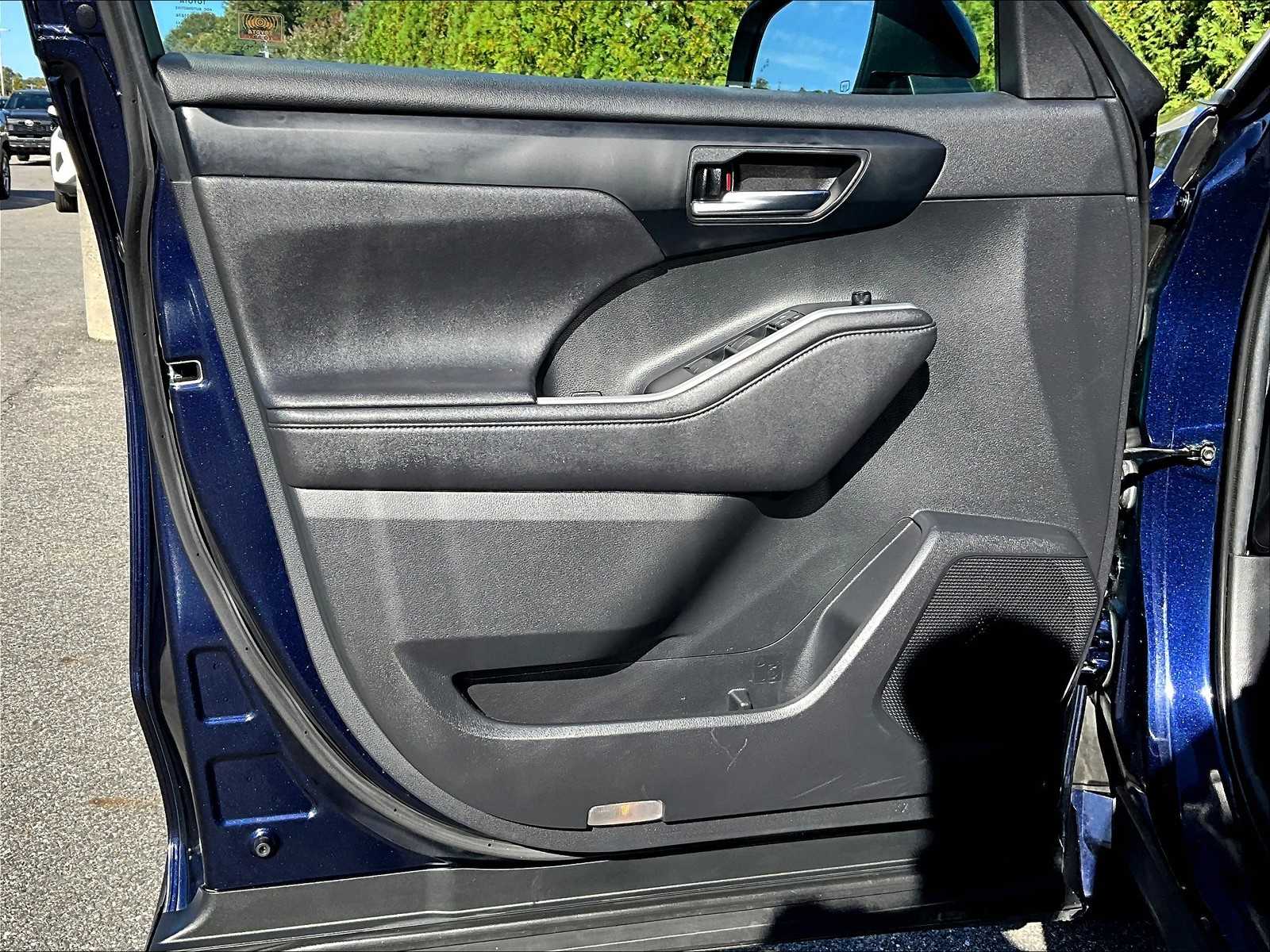 2020 Toyota Highlander XLE - Photo 9