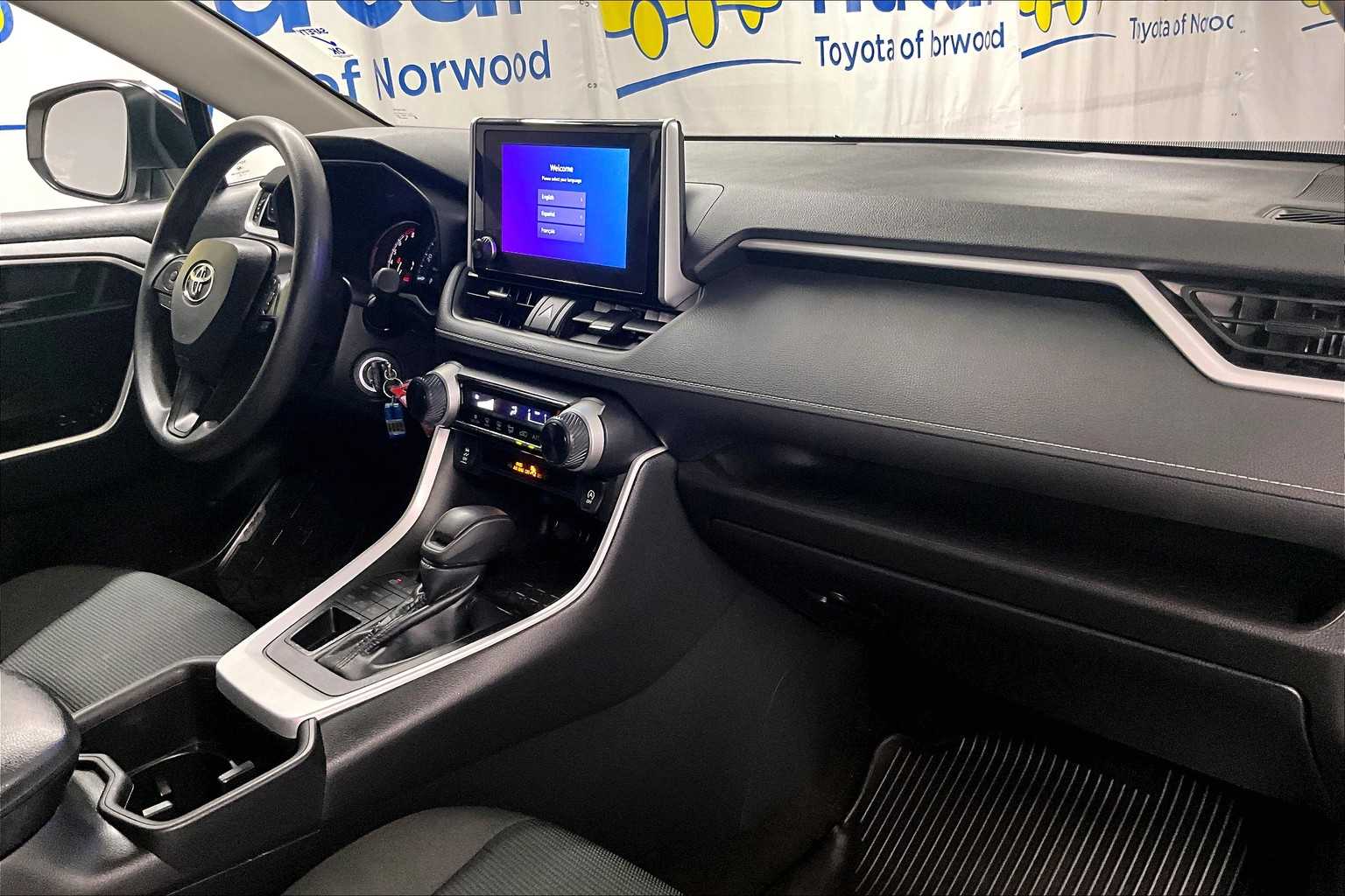 2023 Toyota RAV4 LE - Photo 14