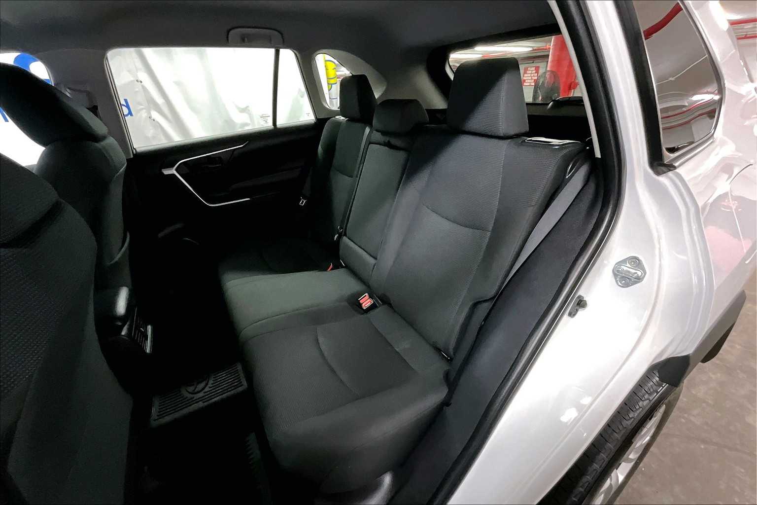 2023 Toyota RAV4 LE - Photo 15
