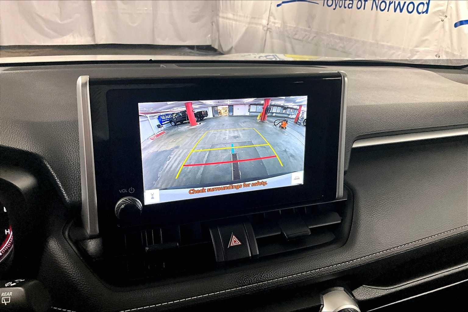 2023 Toyota RAV4 LE - Photo 19