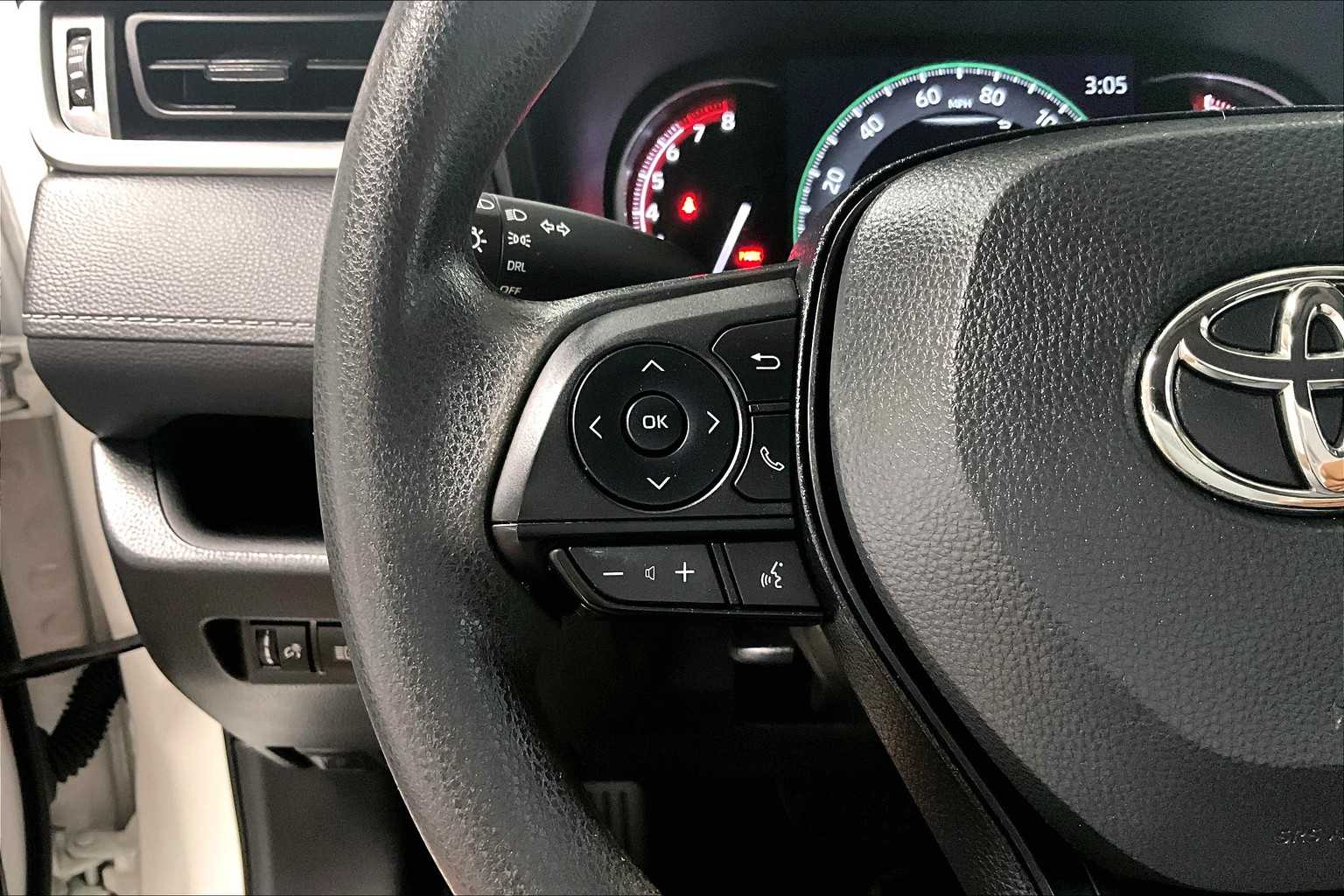 2023 Toyota RAV4 LE - Photo 22