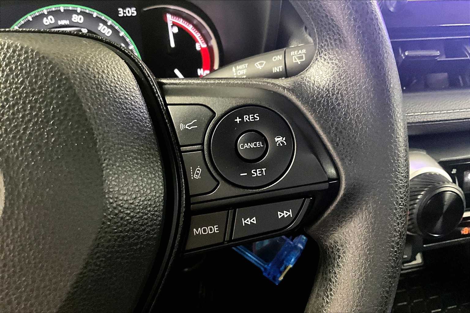 2023 Toyota RAV4 LE - Photo 23