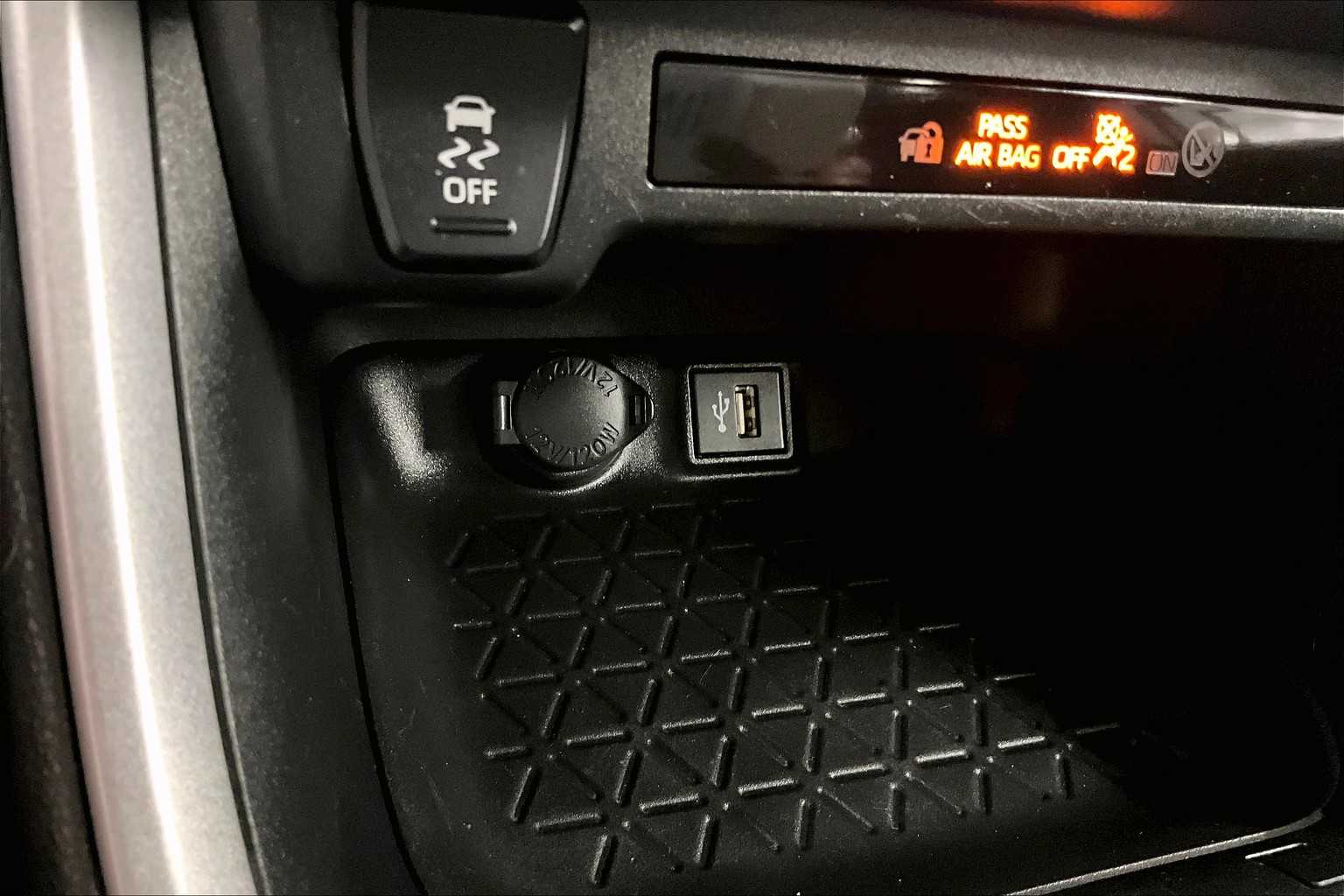2023 Toyota RAV4 LE - Photo 26