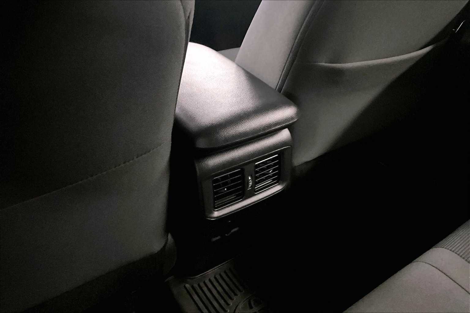 2023 Toyota RAV4 LE - Photo 27