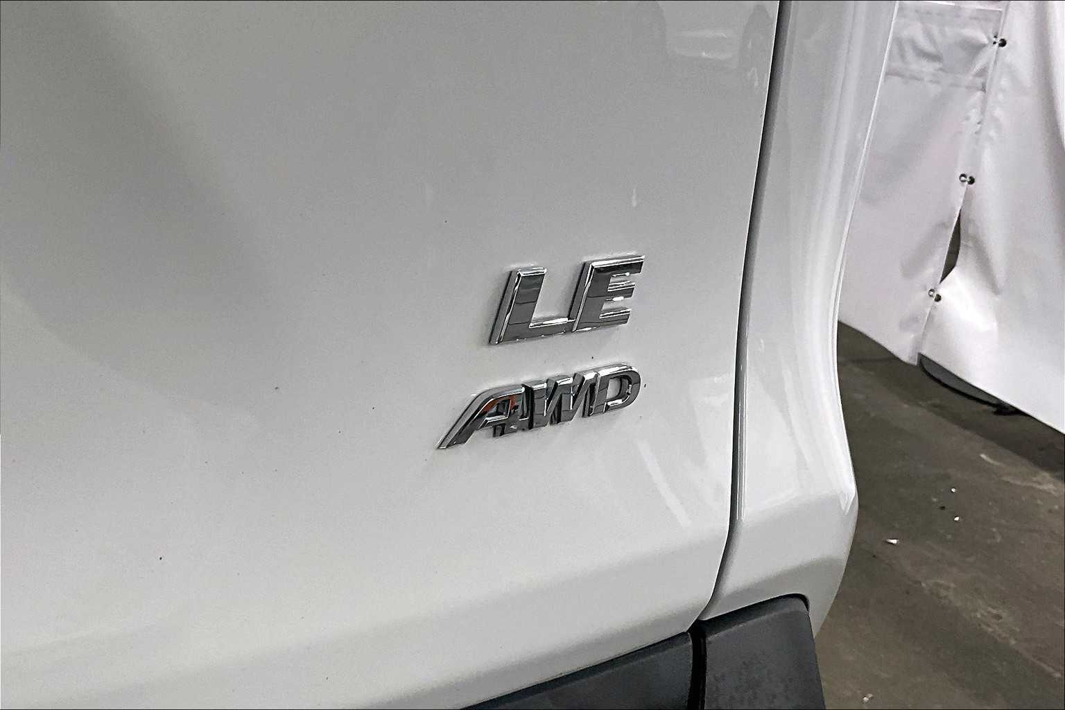 2023 Toyota RAV4 LE - Photo 28