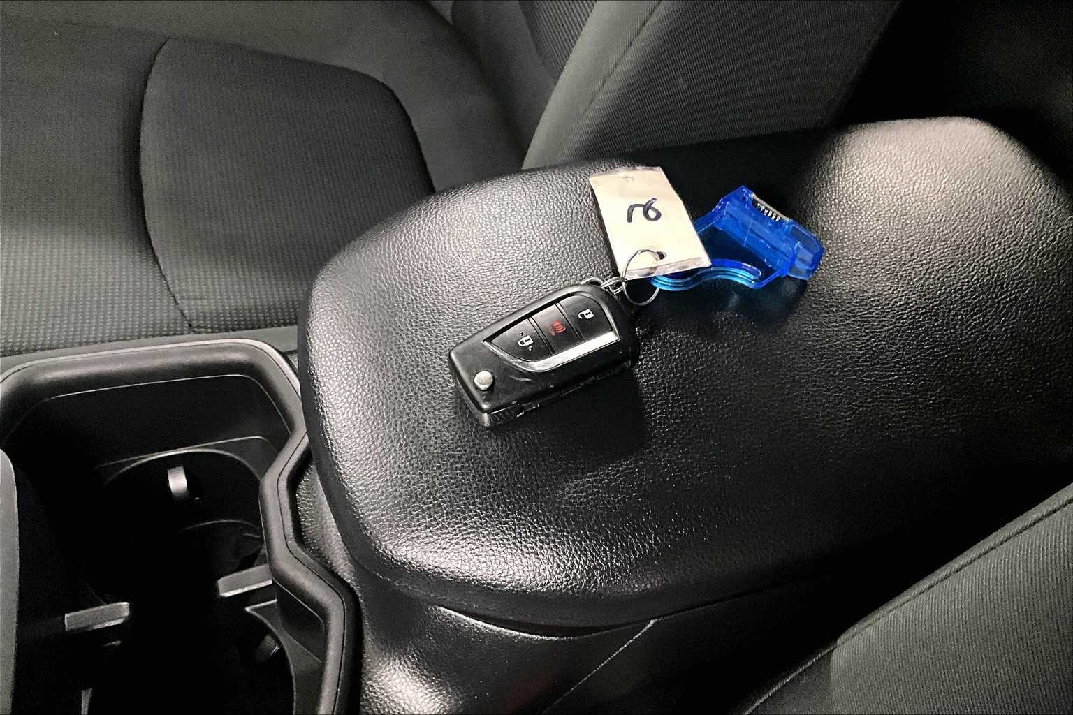 2023 Toyota RAV4 LE - Photo 30