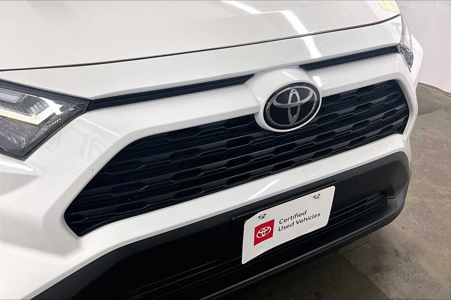 2023 Toyota RAV4 LE - Photo 31