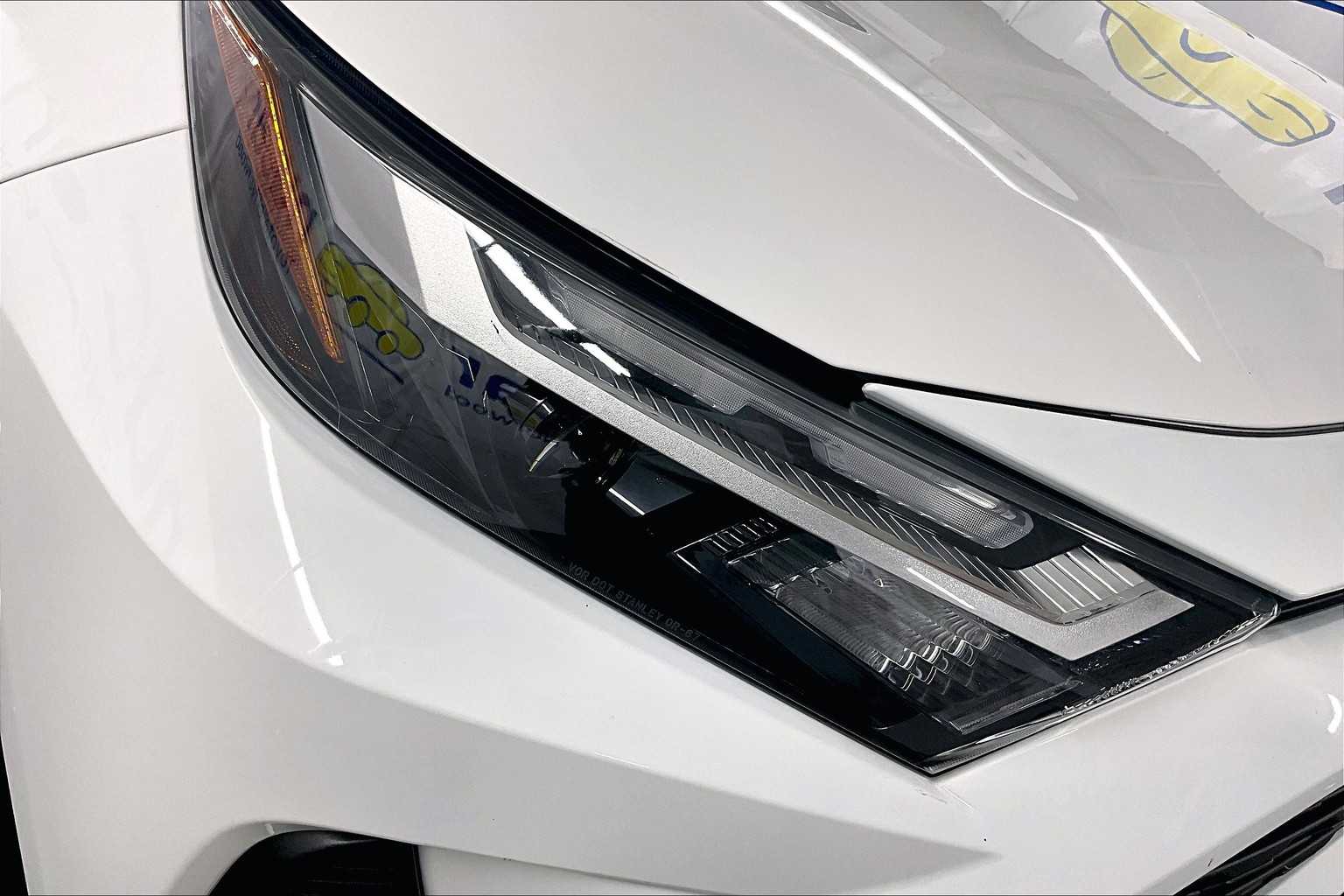 2023 Toyota RAV4 LE - Photo 32