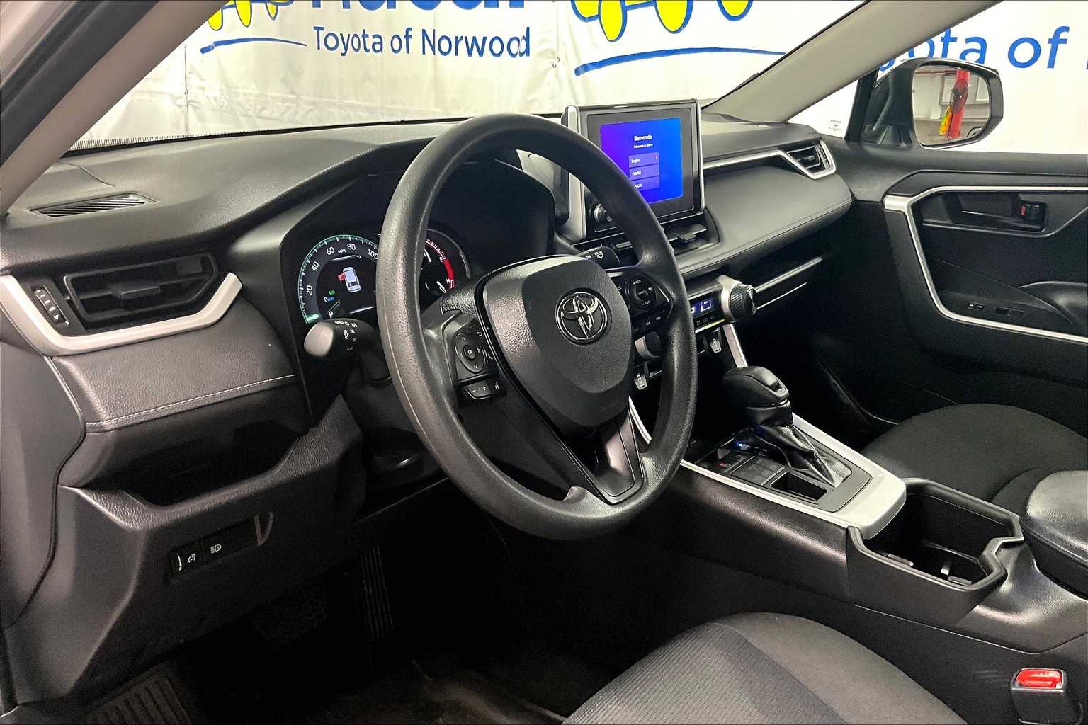 2023 Toyota RAV4 LE - Photo 8