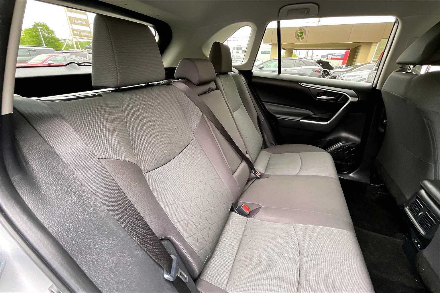 2024 Toyota RAV4 XLE - Photo 16