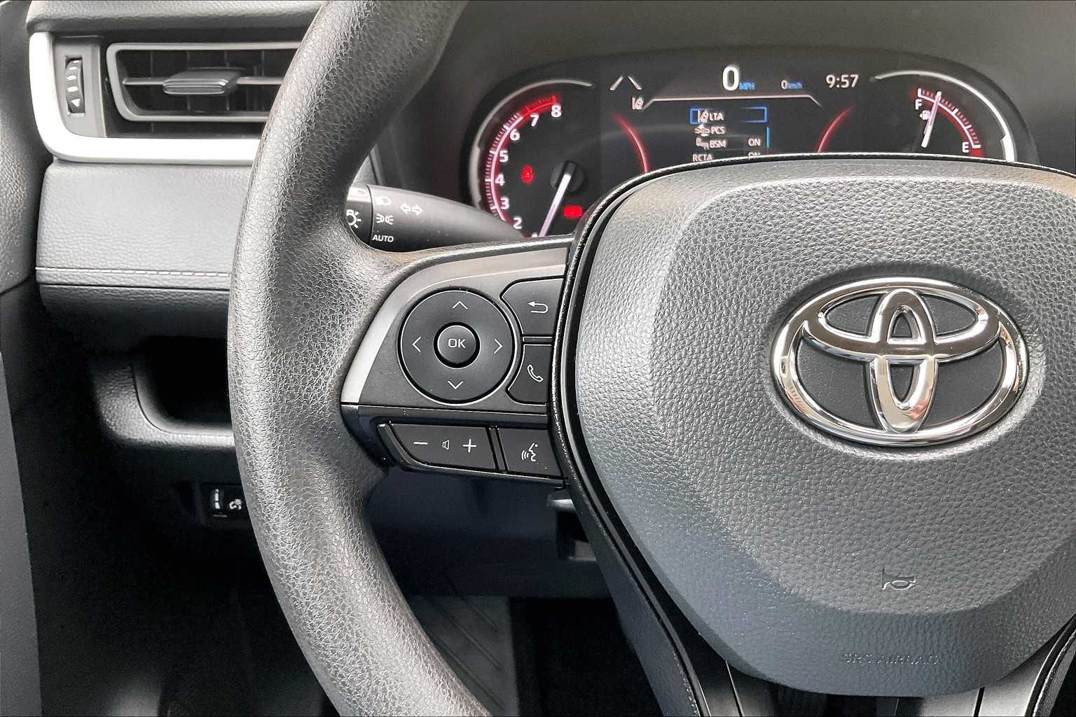 2024 Toyota RAV4 XLE - Photo 22