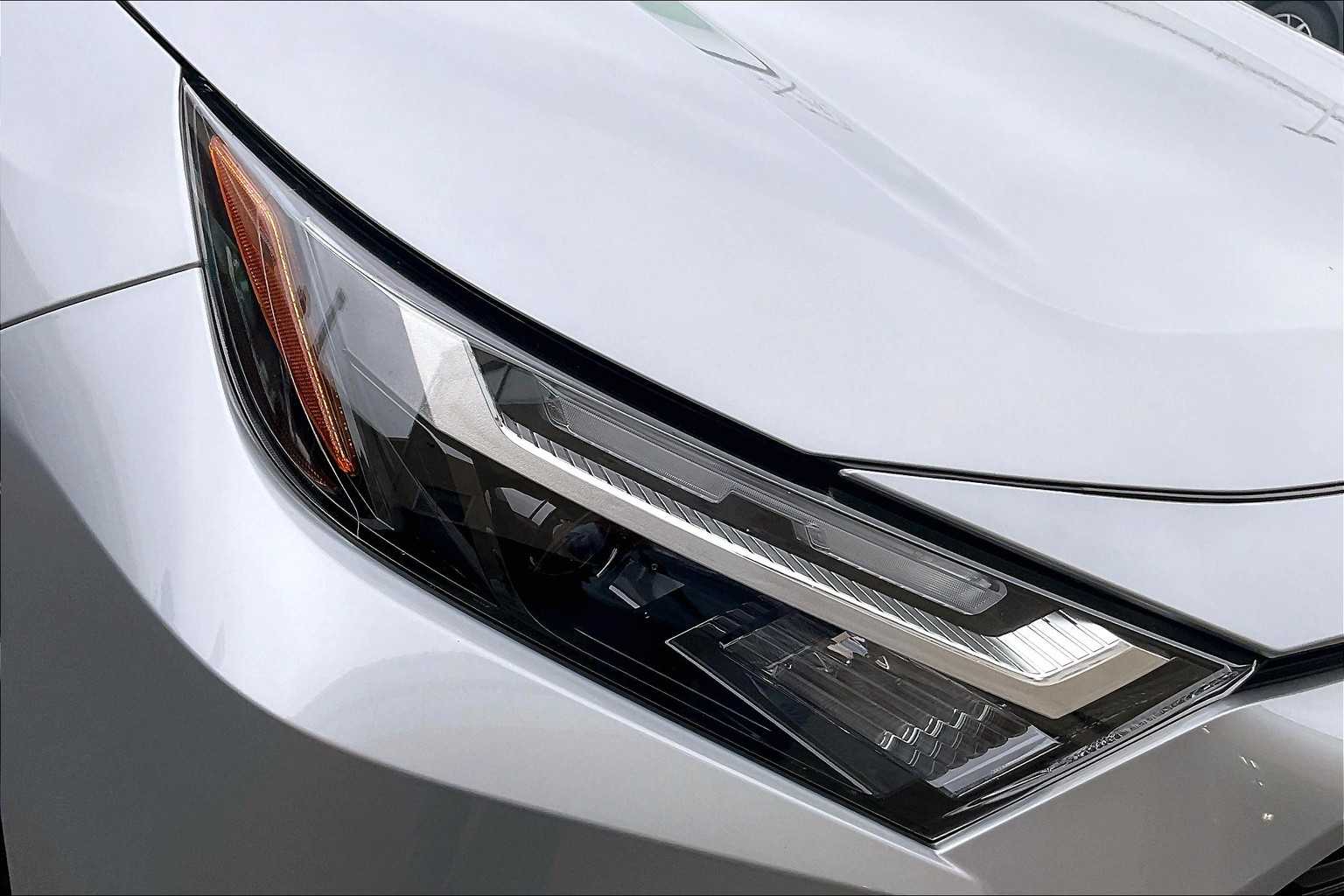 2024 Toyota RAV4 XLE - Photo 32