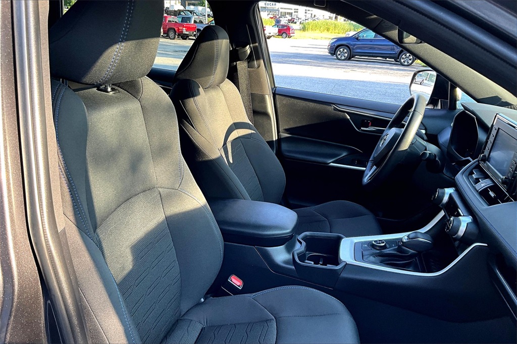 2022 Toyota RAV4 Hybrid SE - Photo 11