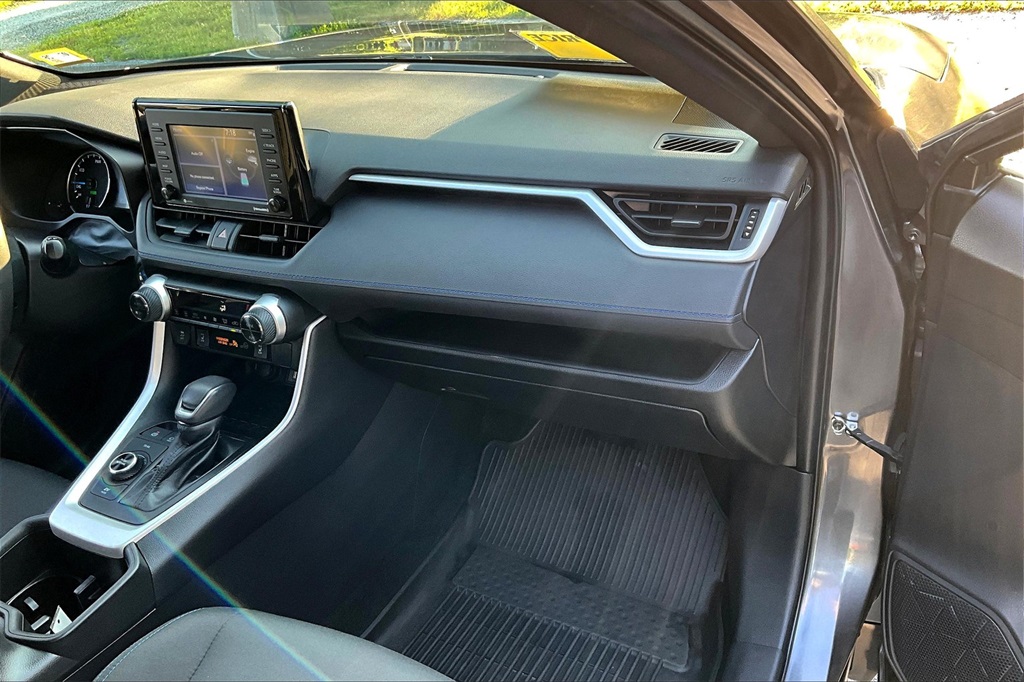 2022 Toyota RAV4 Hybrid SE - Photo 13