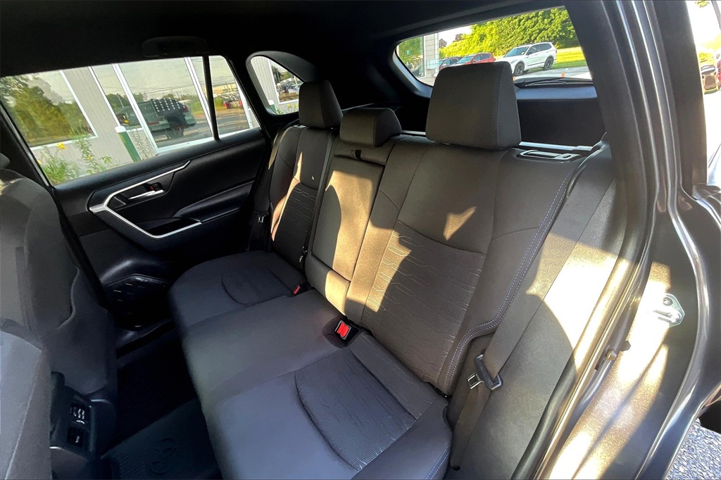 2022 Toyota RAV4 Hybrid SE - Photo 15