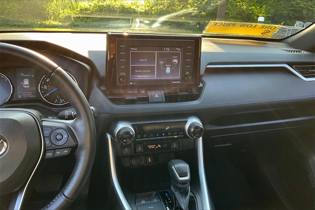 2022 Toyota RAV4 Hybrid SE - Photo 18