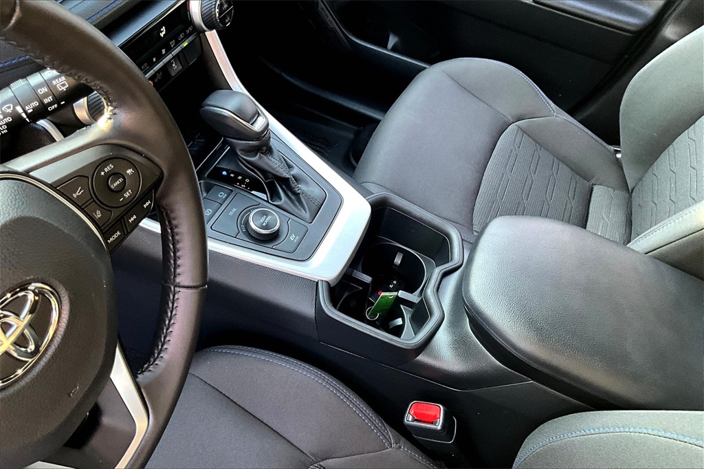 2022 Toyota RAV4 Hybrid SE - Photo 20