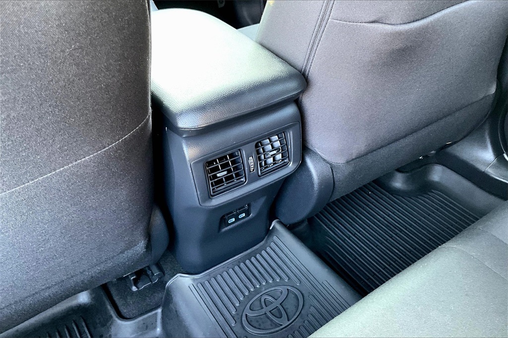 2022 Toyota RAV4 Hybrid SE - Photo 28