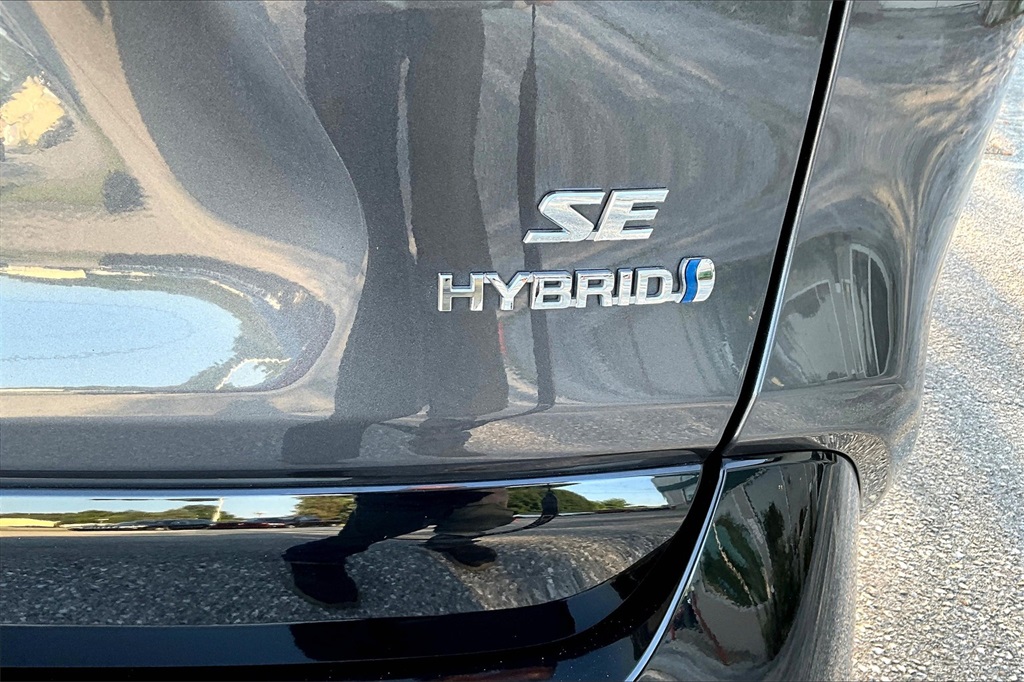 2022 Toyota RAV4 Hybrid SE - Photo 29