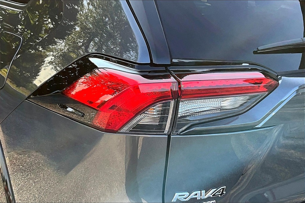2022 Toyota RAV4 Hybrid SE - Photo 34