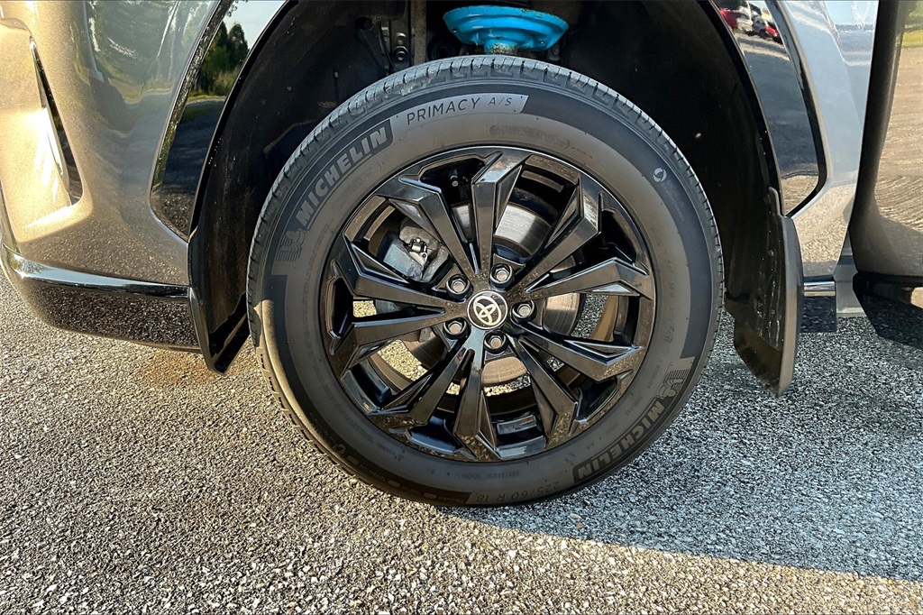 2022 Toyota RAV4 Hybrid SE - Photo 7