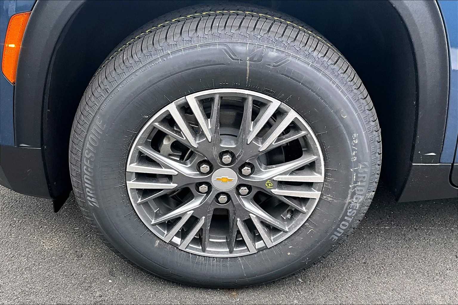 2025 Chevrolet Traverse AWD LT - Photo 8