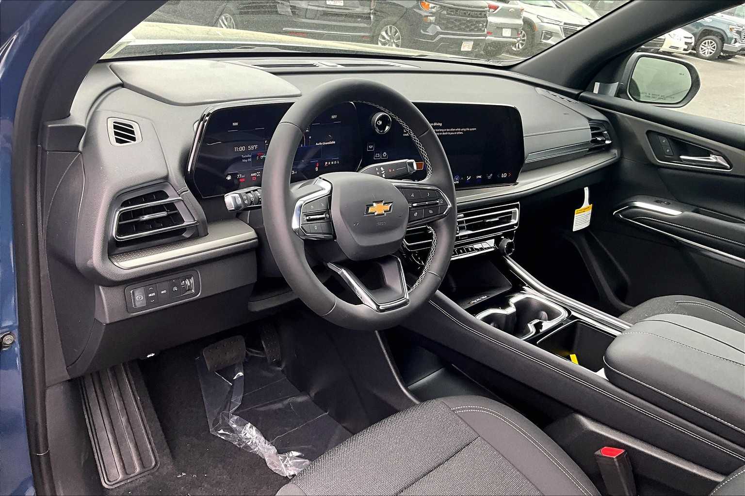 2025 Chevrolet Traverse AWD LT - Photo 9