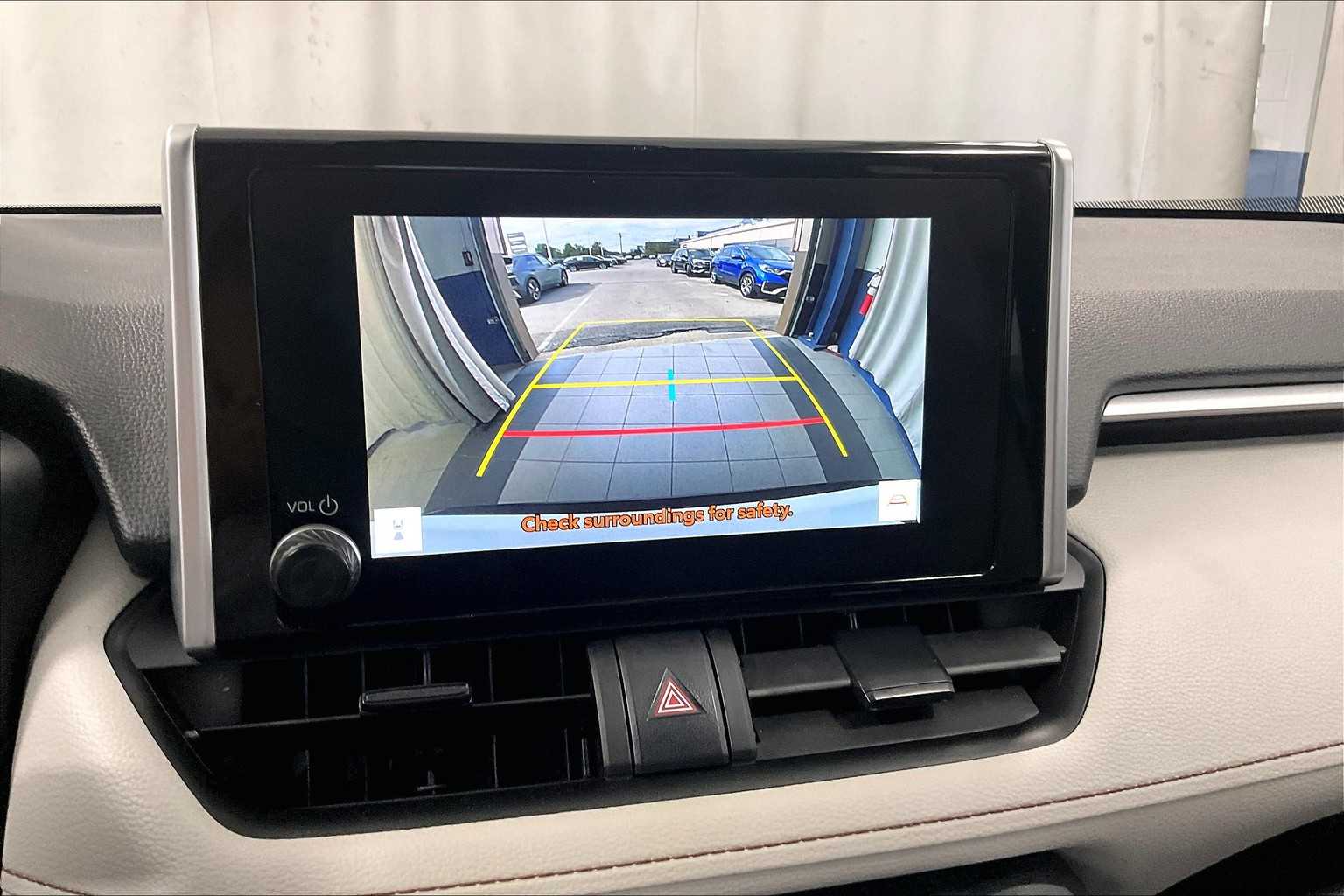 2024 Toyota RAV4 Hybrid XLE - Photo 19