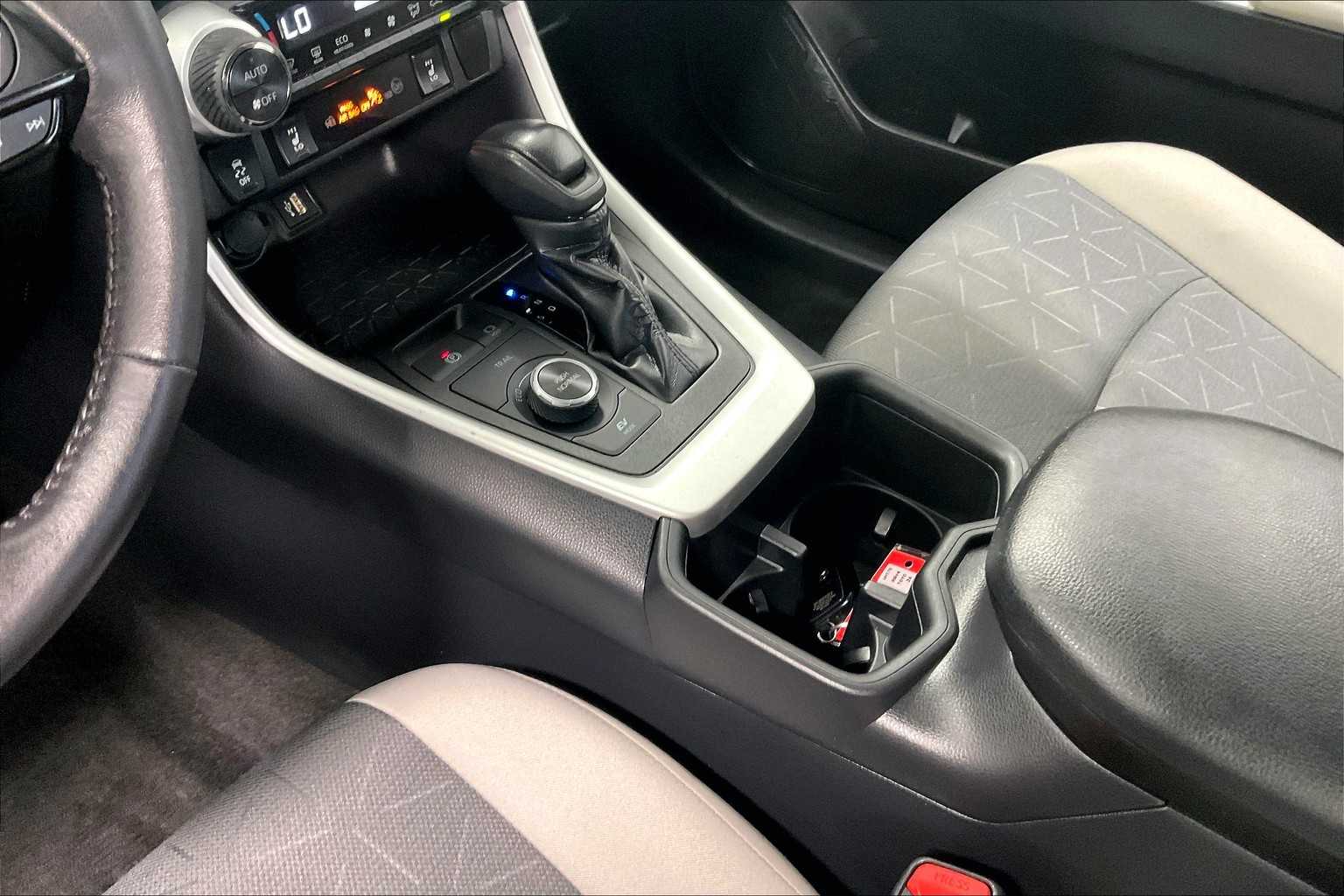 2024 Toyota RAV4 Hybrid XLE - Photo 20