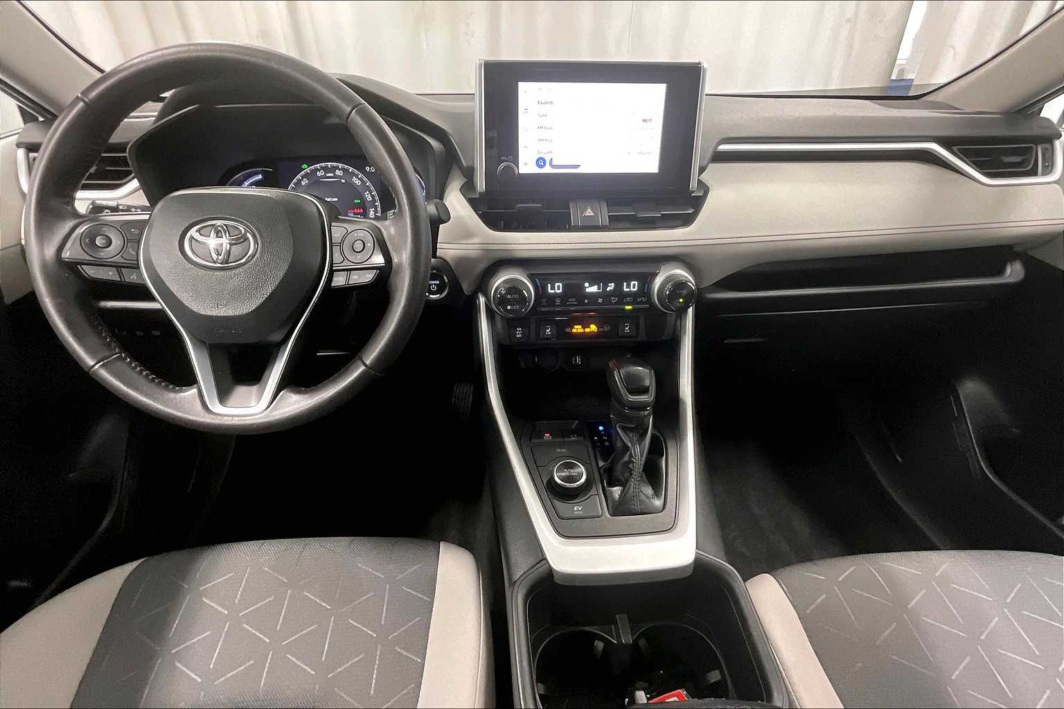 2024 Toyota RAV4 Hybrid XLE - Photo 21