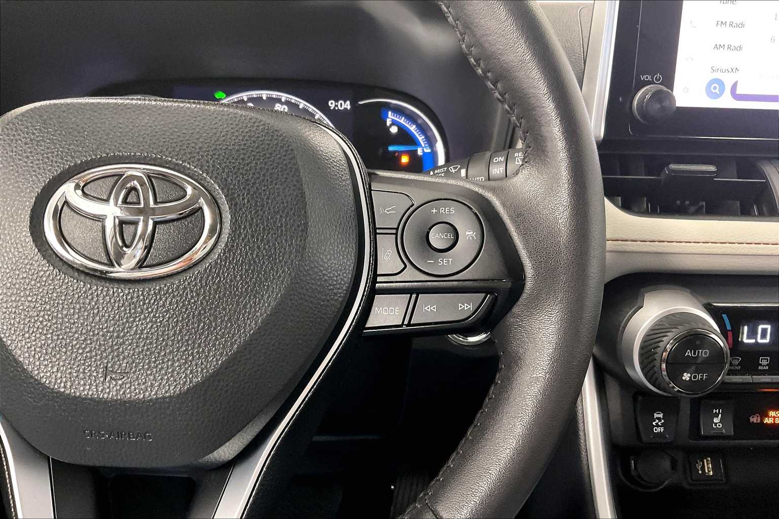 2024 Toyota RAV4 Hybrid XLE - Photo 24