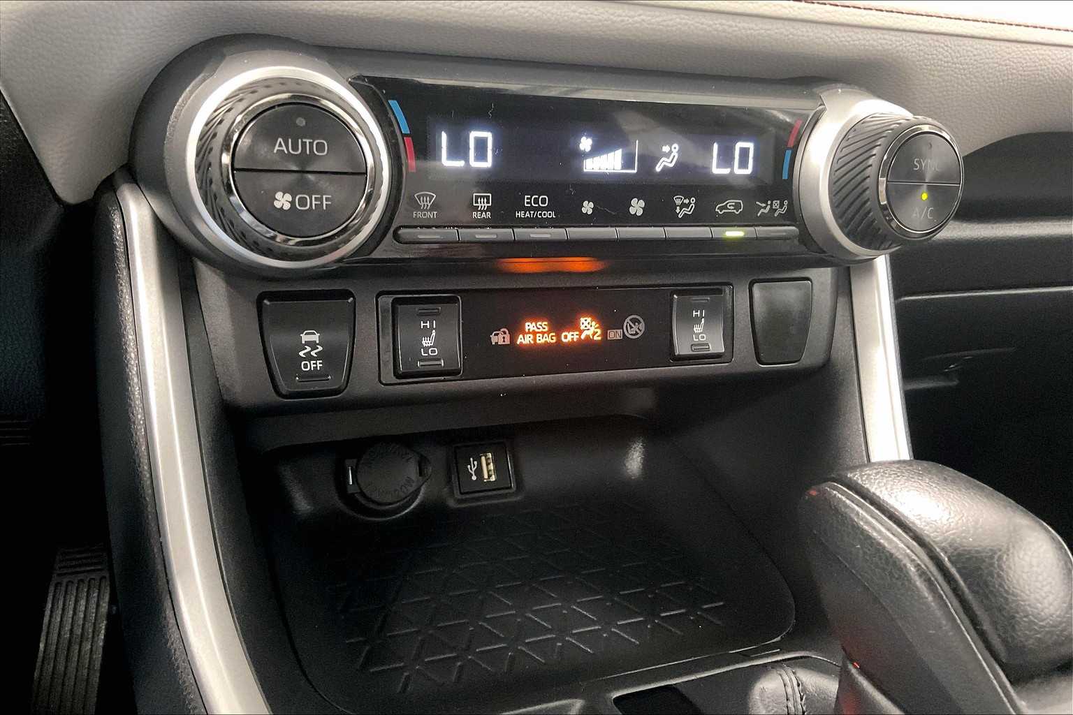 2024 Toyota RAV4 Hybrid XLE - Photo 26