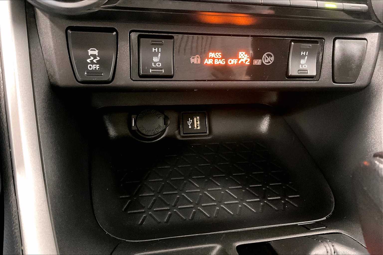 2024 Toyota RAV4 Hybrid XLE - Photo 27