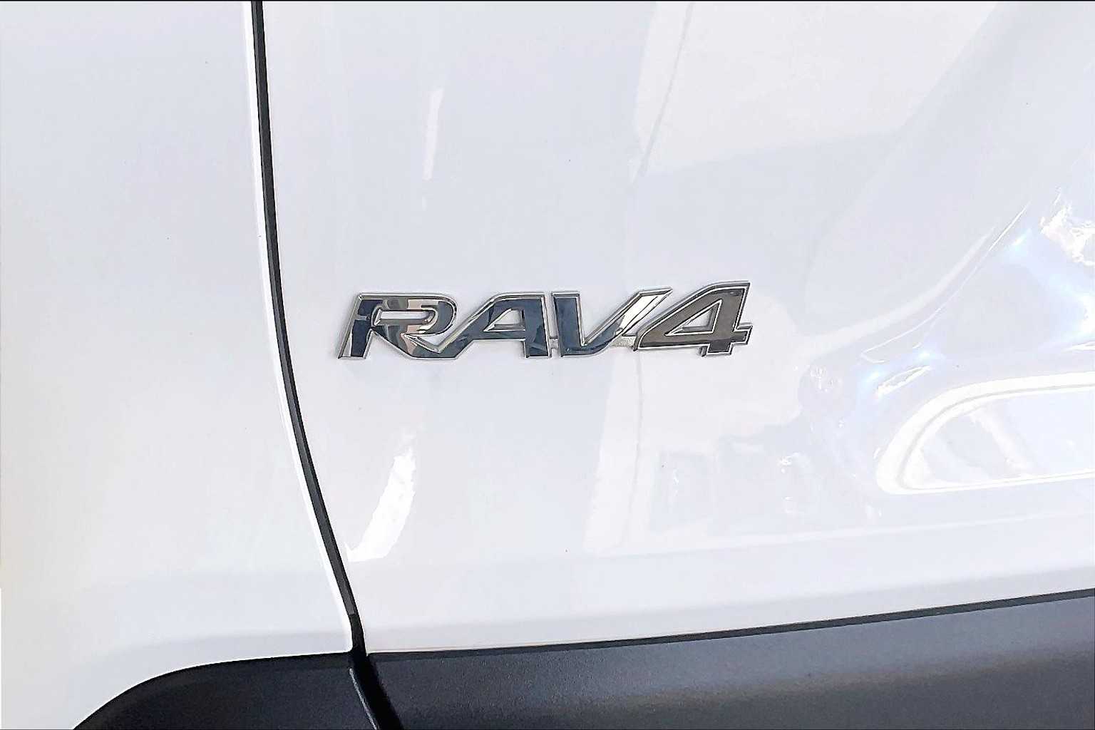2024 Toyota RAV4 Hybrid XLE - Photo 29