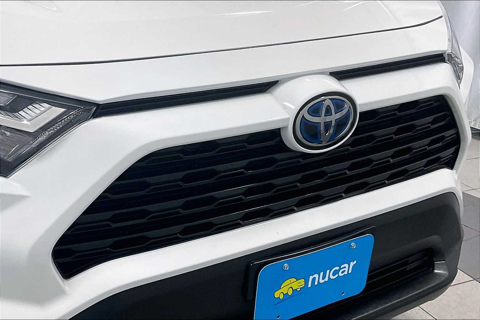 2024 Toyota RAV4 Hybrid XLE - Photo 32