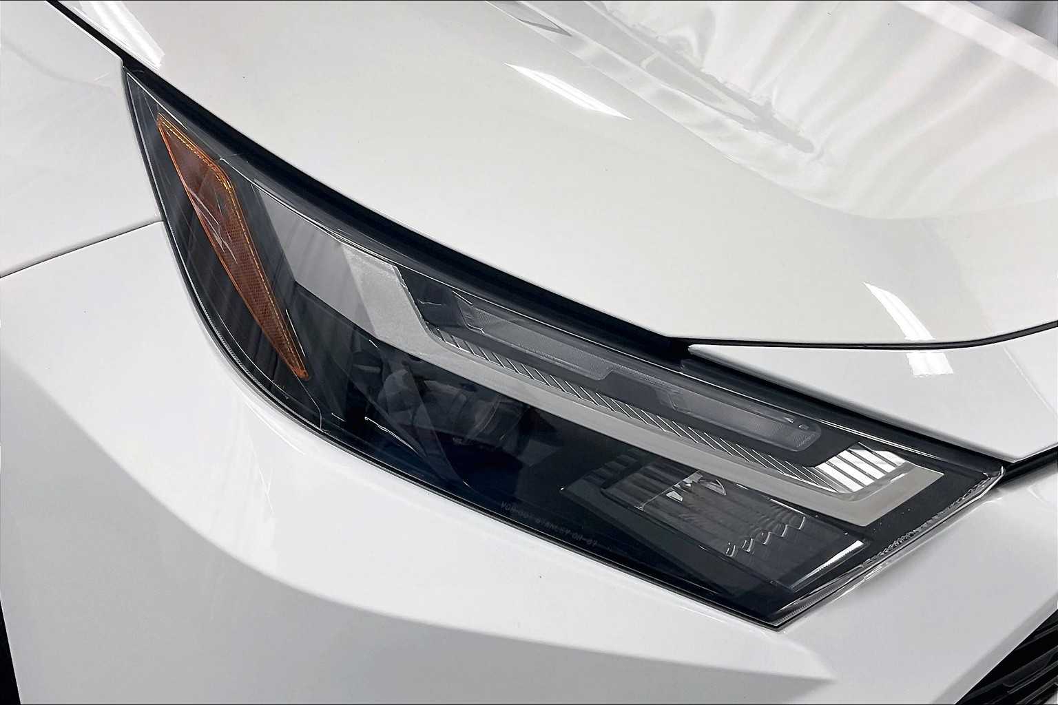 2024 Toyota RAV4 Hybrid XLE - Photo 33