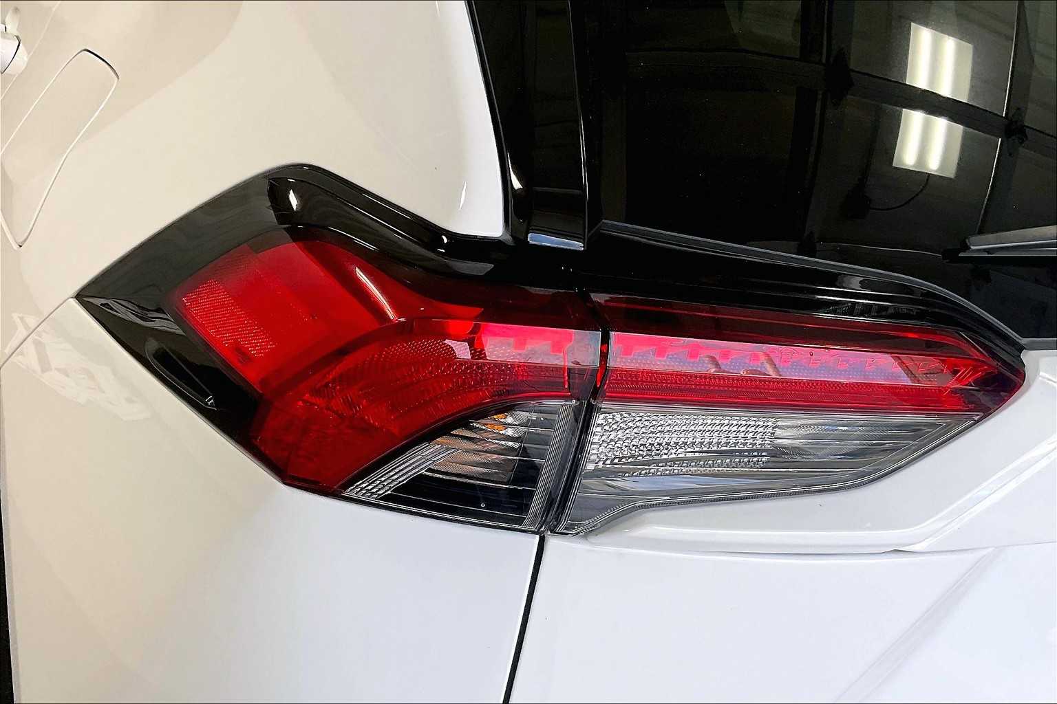 2024 Toyota RAV4 Hybrid XLE - Photo 34