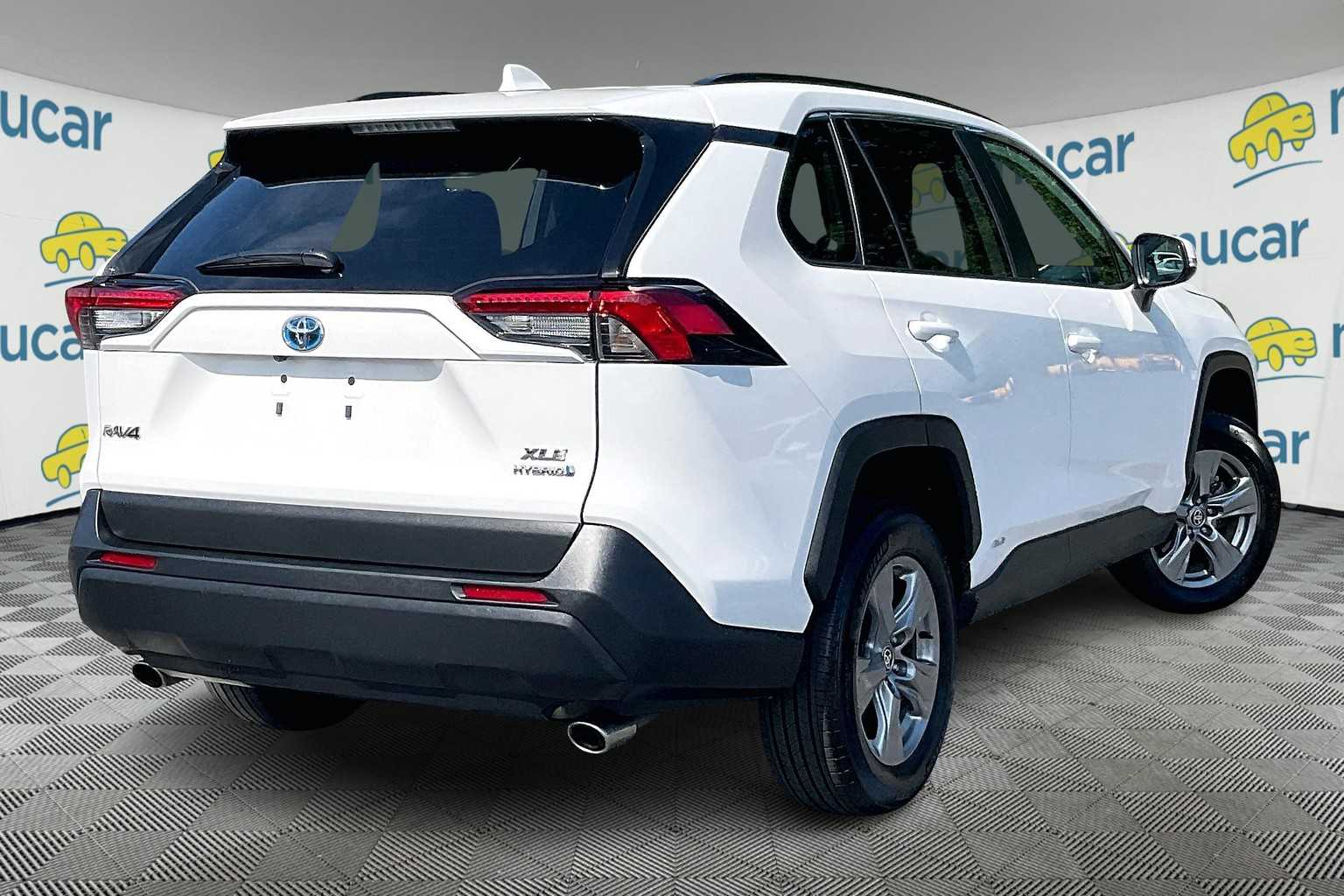 2024 Toyota RAV4 Hybrid XLE - Photo 6
