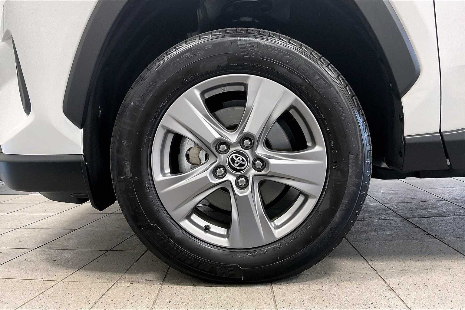 2024 Toyota RAV4 Hybrid XLE - Photo 7