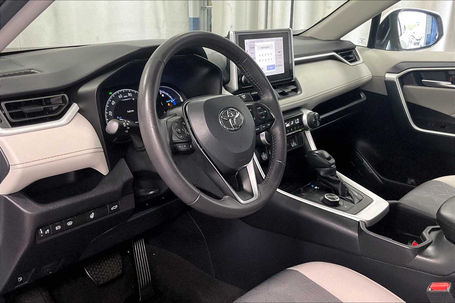 2024 Toyota RAV4 Hybrid XLE - Photo 8