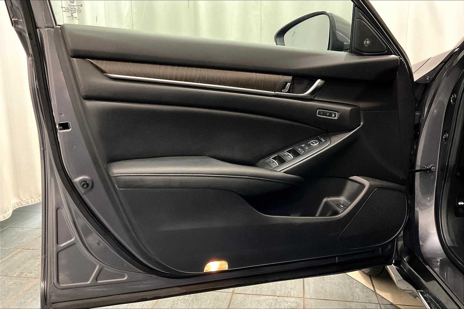 2021 Honda Accord EX-L - Photo 9