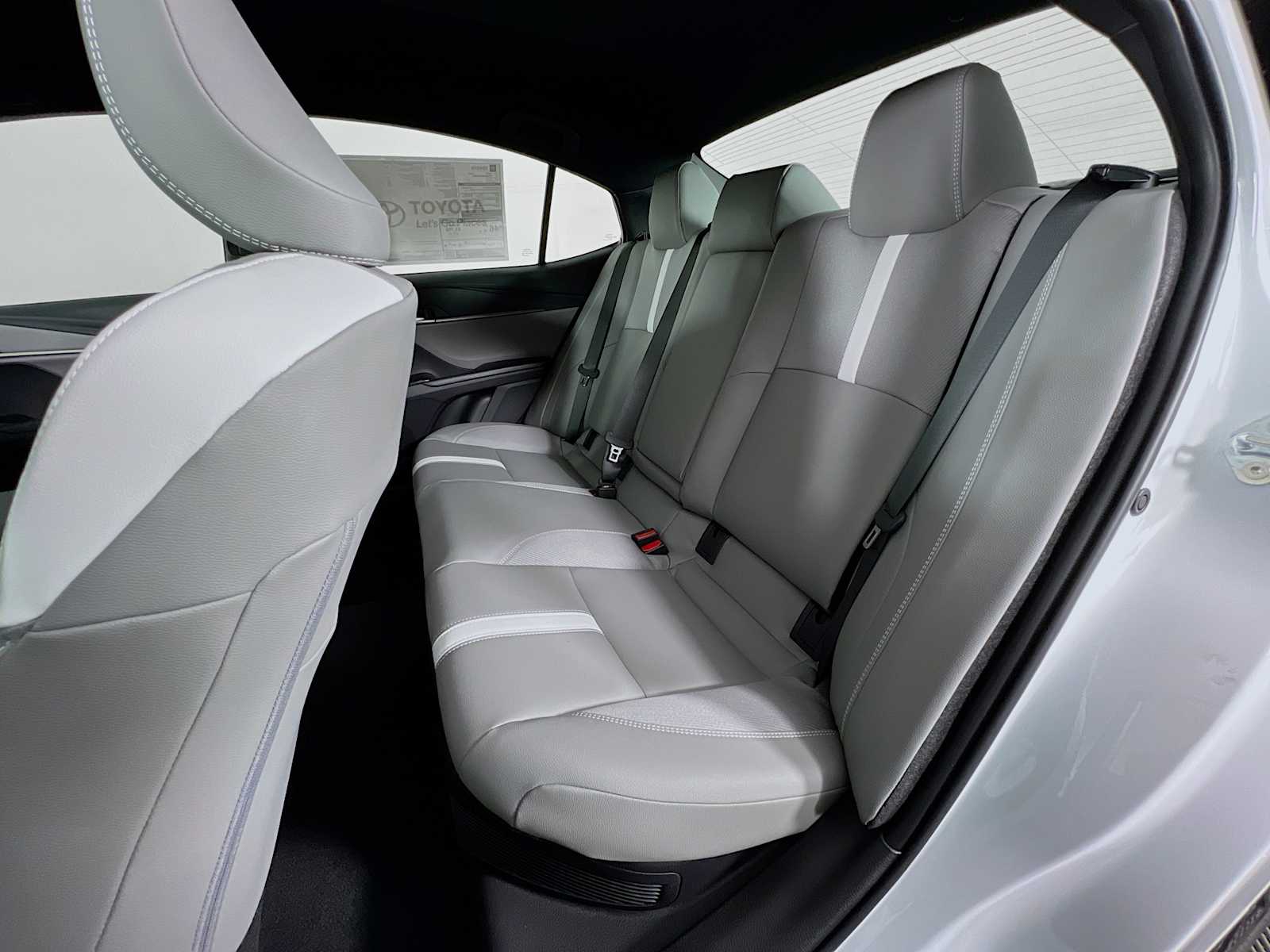 2025 Toyota Camry SE - Photo 13